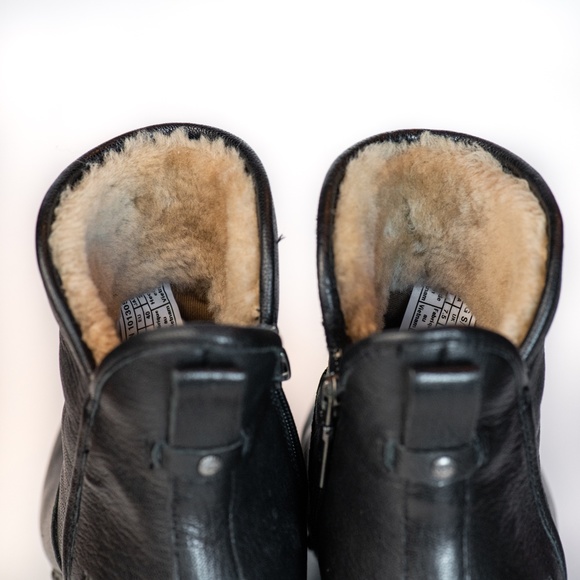 Ugg Black Booties, stacked heel, shearling lined - Picture 6 of 8